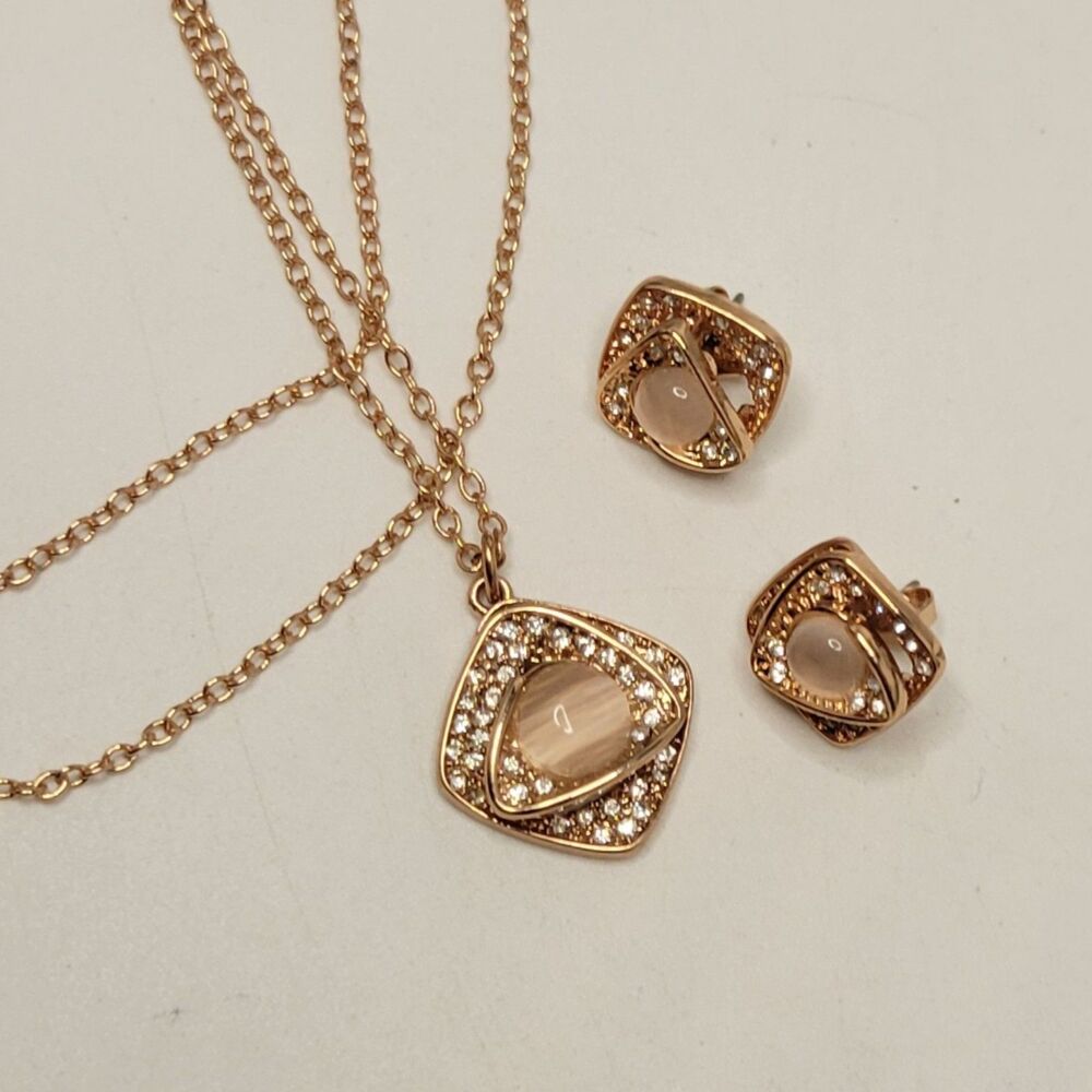 New! Jewelry Set - Picture 2 of 8